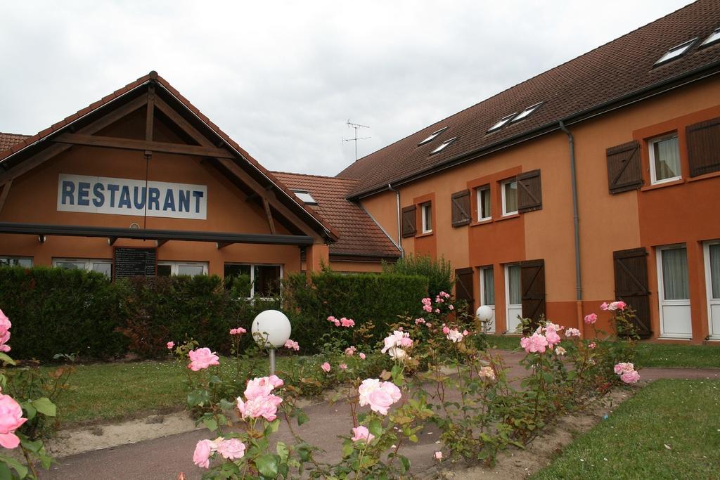 Comfort Hotel Orleans Саран Экстерьер фото
