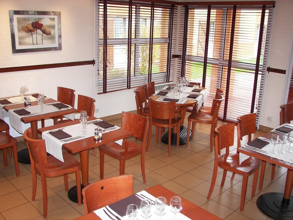 Comfort Hotel Orleans Саран Ресторан фото