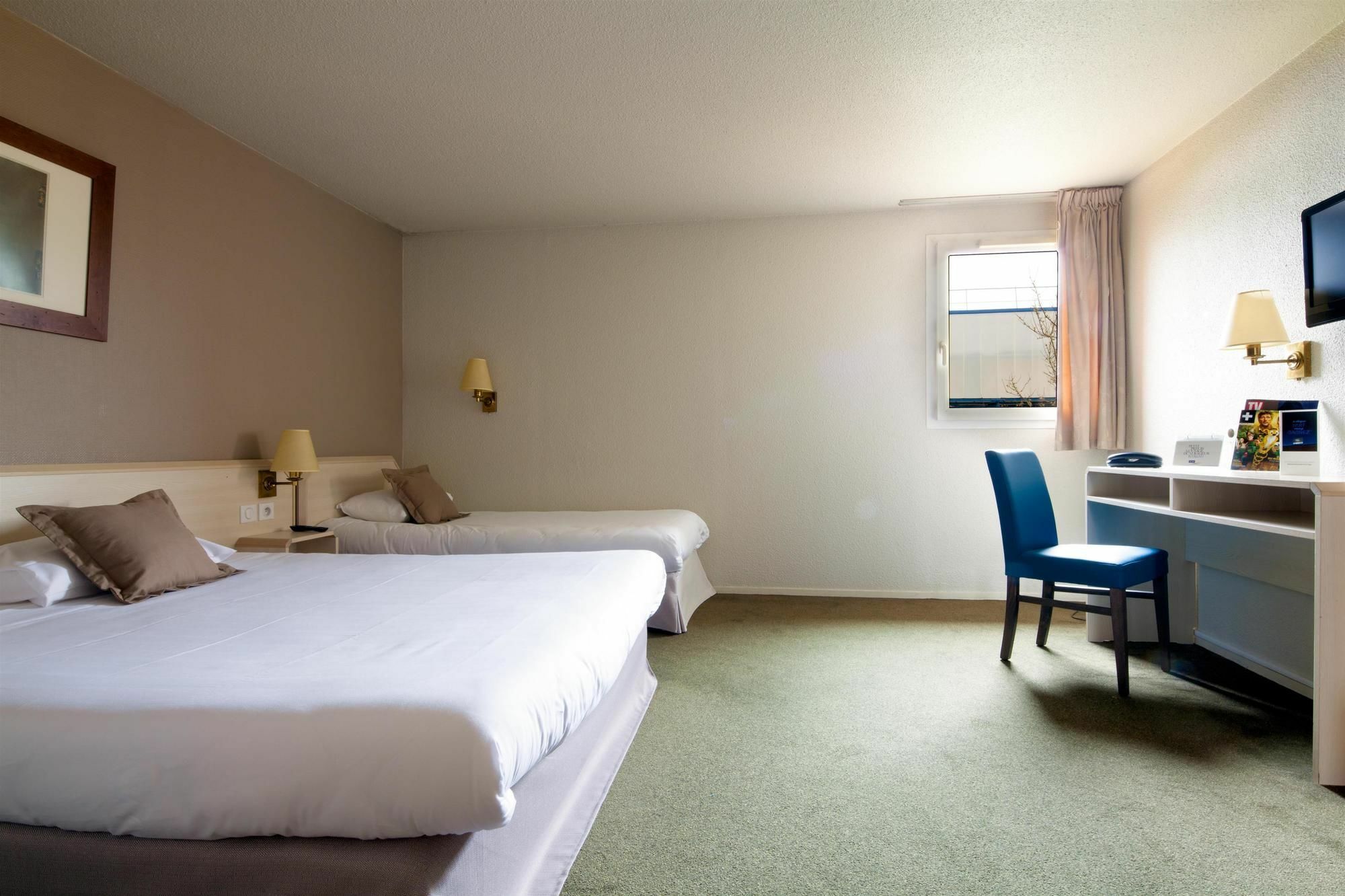 Comfort Hotel Orleans Саран Экстерьер фото