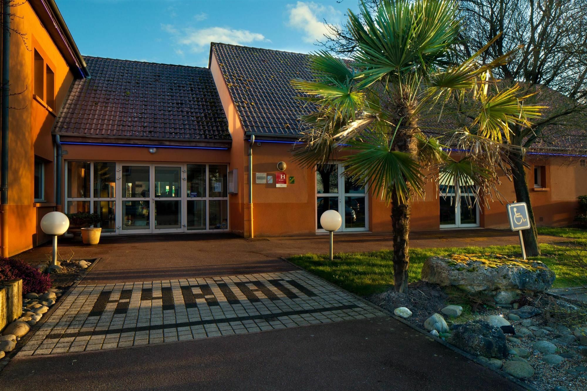 Comfort Hotel Orleans Саран Экстерьер фото